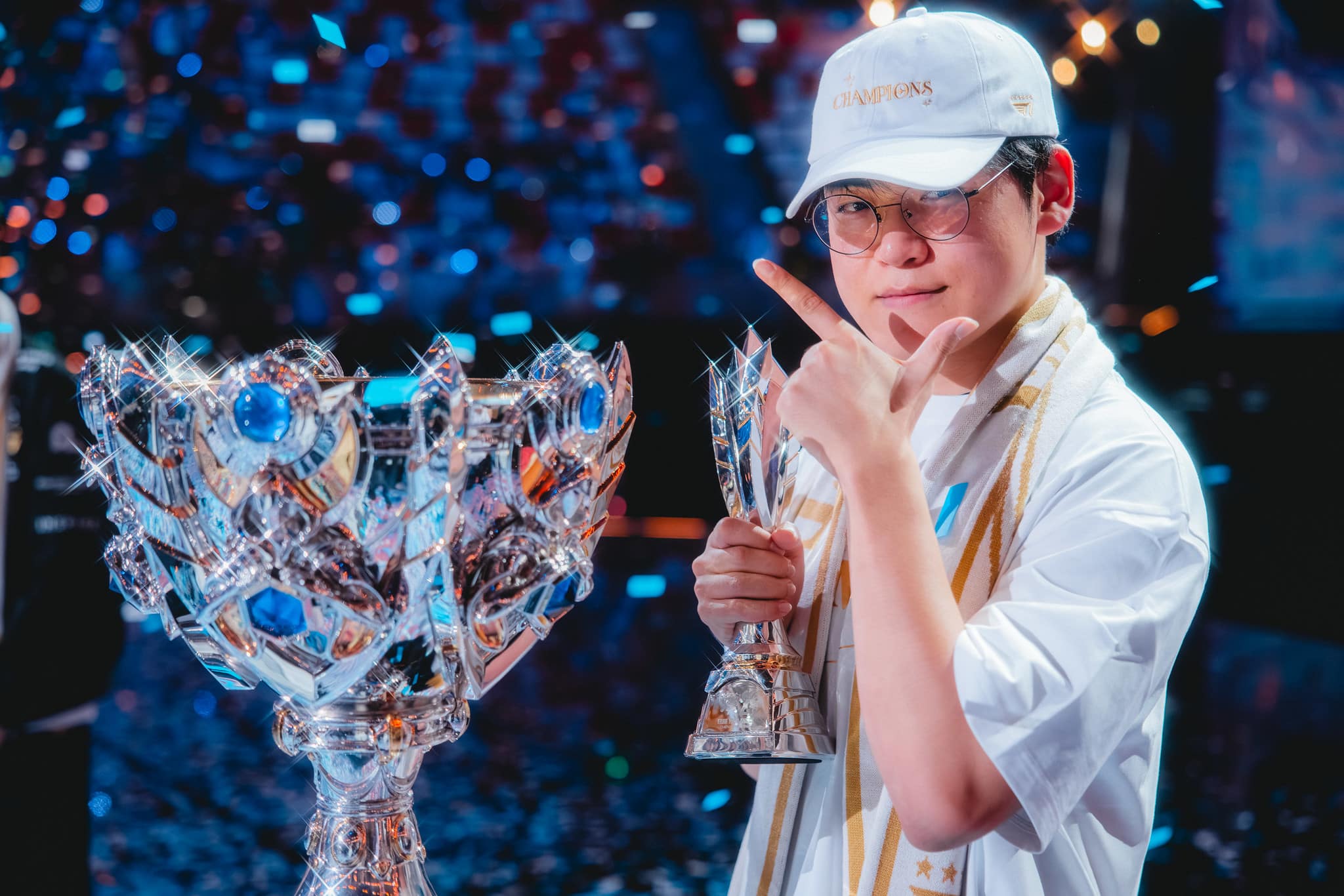 Gumayusi confirms the two champions for his final T1 skins