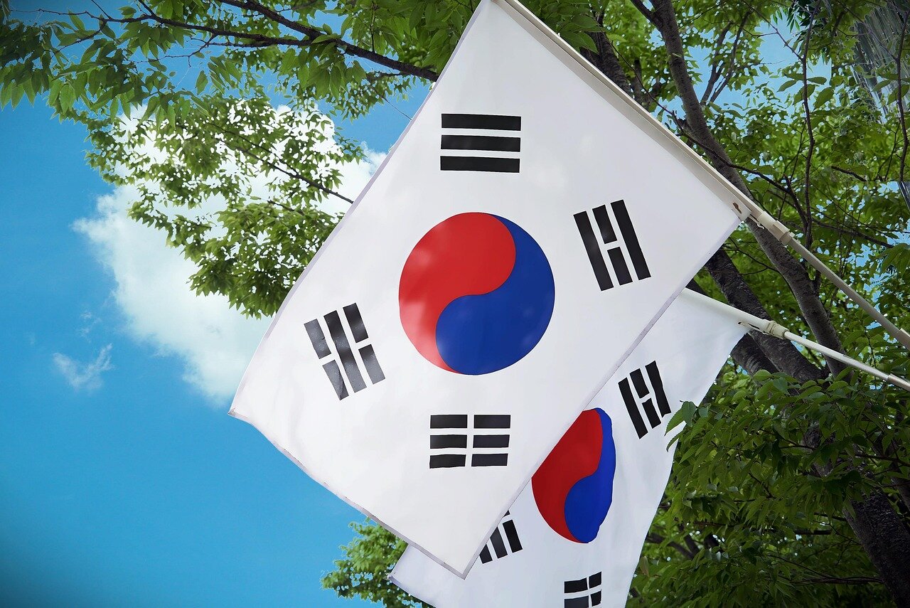 A tribute collage created by fans on social media, filled with heartfelt messages and memorable moments of Lee Soonjae's impactful performances
