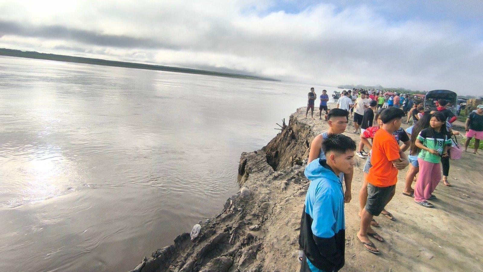 Dozens missing as deadly landslide hits two boats in Peru
