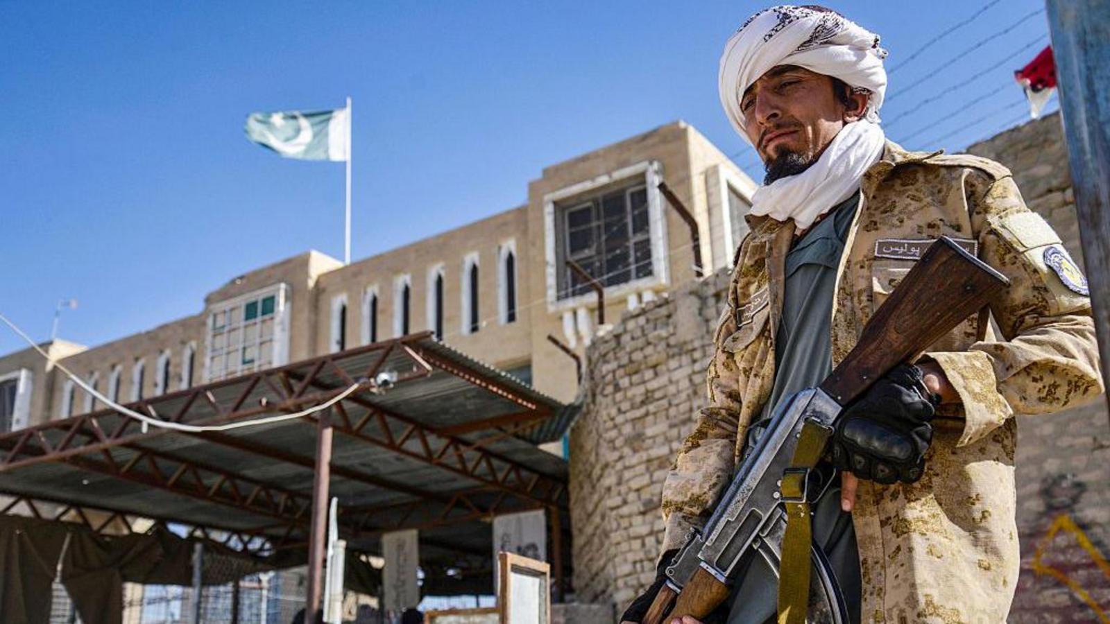 Intense clashes erupt along the border as deadly border fighting breaks out between Pakistan and Afghanistan