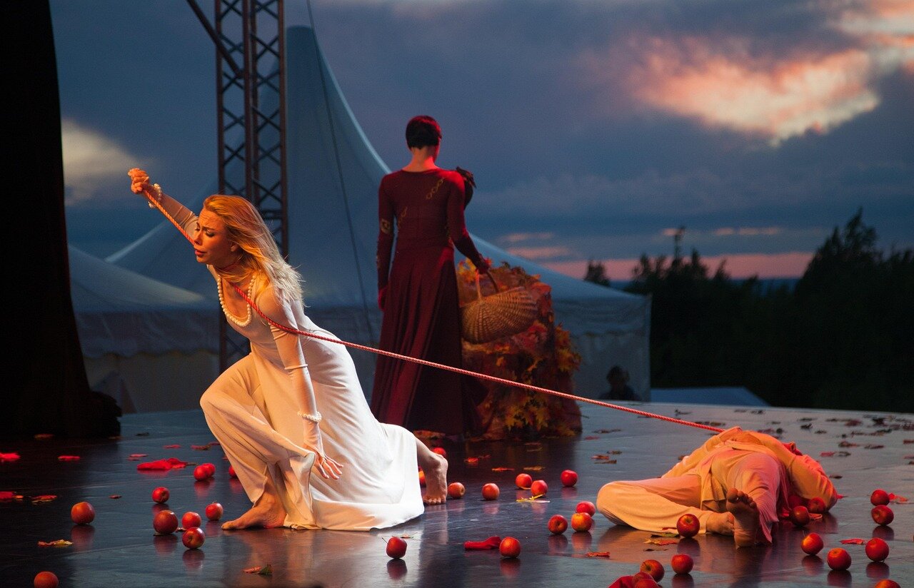 The colorful set and costumes create an engaging backdrop, enhancing the overall experience of the performance and inviting viewers into the world of Don Quixote