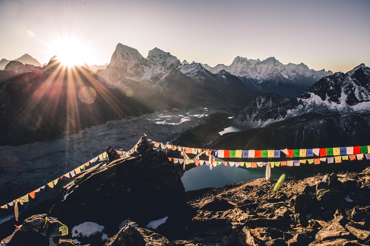 The challenging terrain of Mount Everest serves as a stark reminder of the dangers inherent in mountaineering and the importance of safety measures