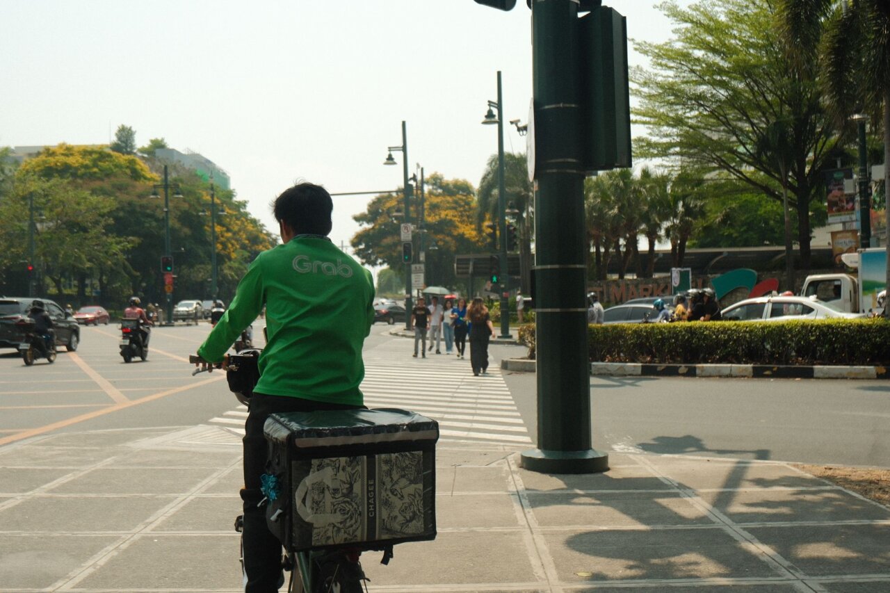 A closeup of Gojek's logo, symbolizing the company's prominent position in the Southeast Asian tech industry