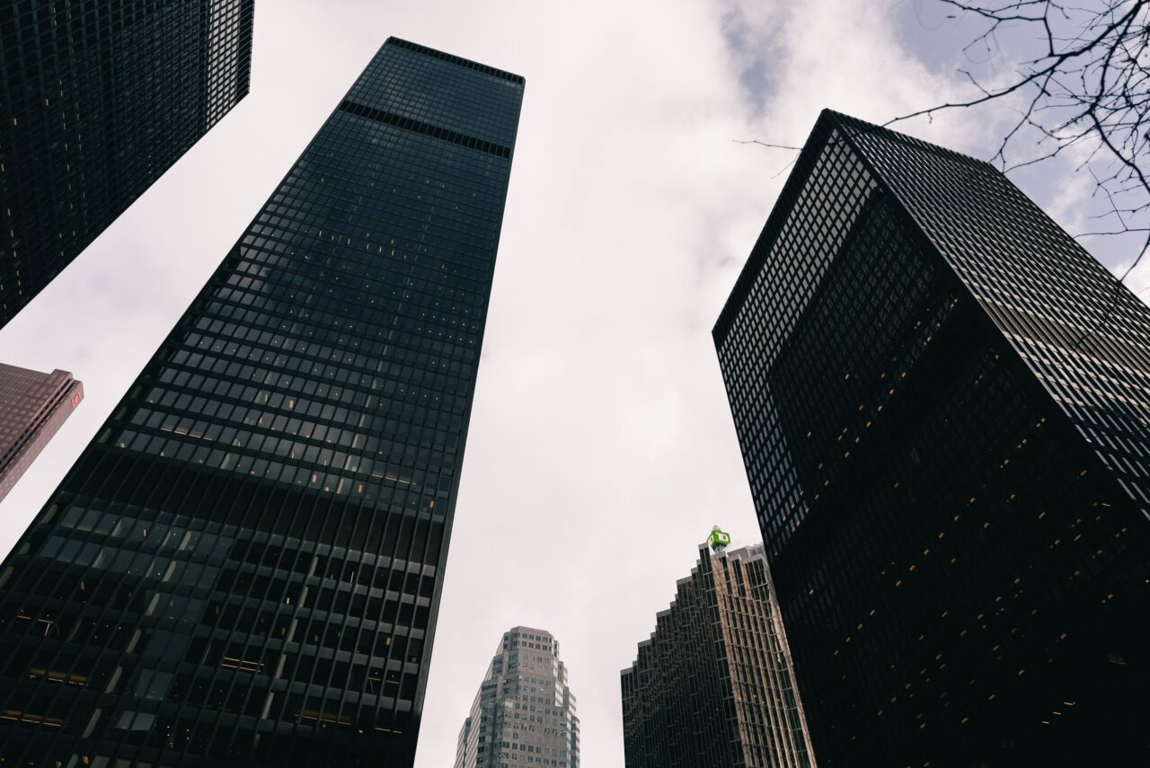 Marianne Lake is seen leaving JPMorgan Chase headquarters, prompting speculation about the bank's future leadership amid her unexpected departure.