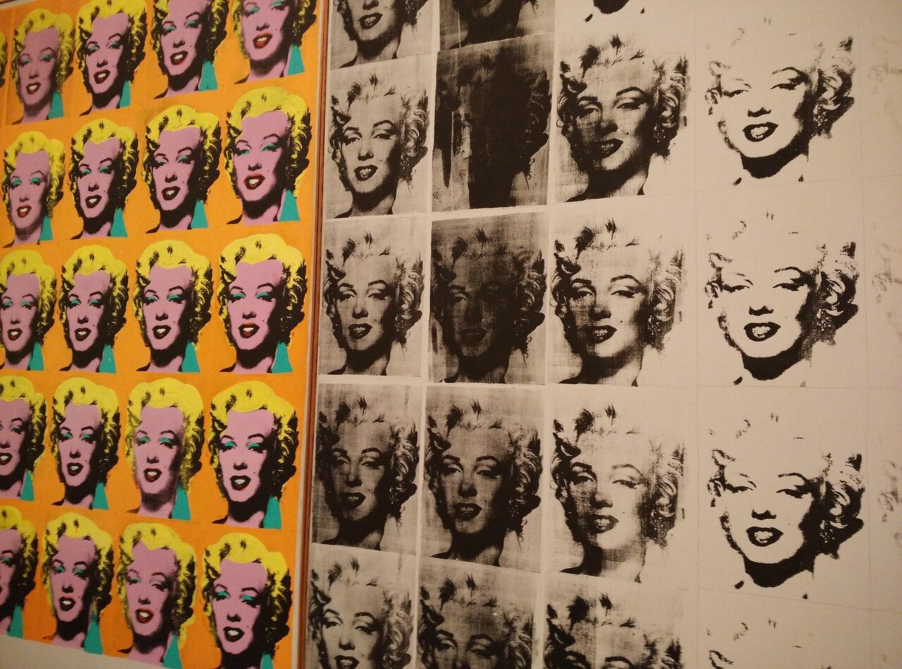 A vintage fashion boutique displaying clothing inspired by Marilyn Monroe's signature looks, attracting customers interested in retro styles