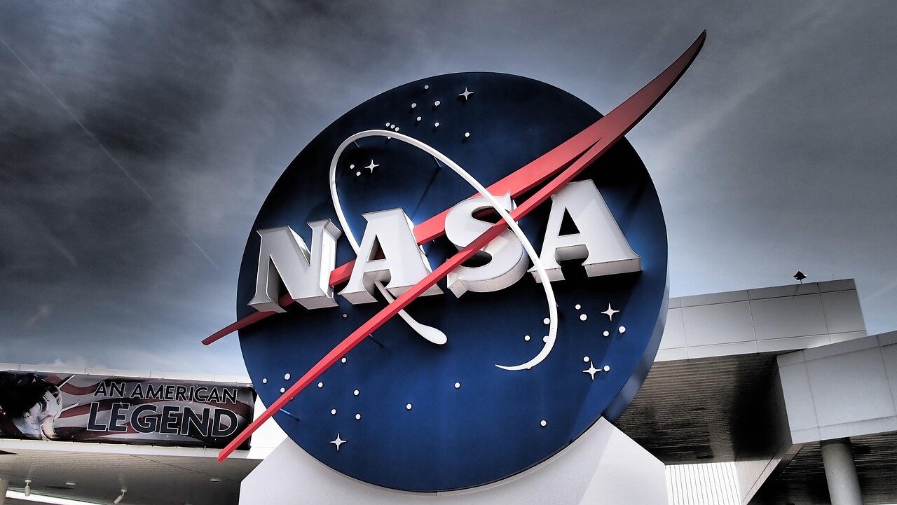 A depiction of the ambitious Artemis Moon programme, illustrating the goal of returning humans to the Moon and paving the way for future crewed missions to Mars