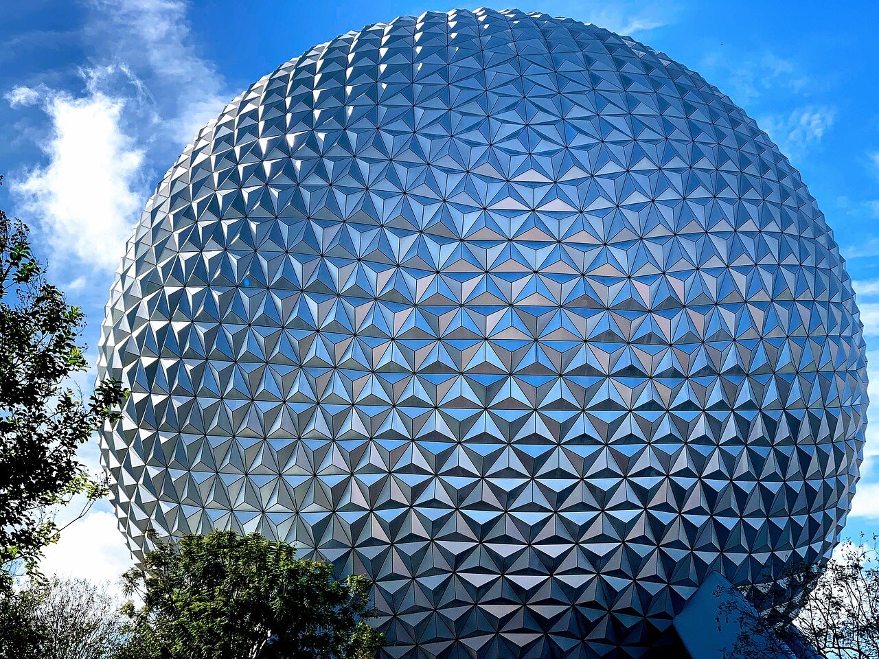 A visual representation of Angelica torn between her feelings for Orlando and Medoro, symbolizing the conflict between personal desire and societal expectations