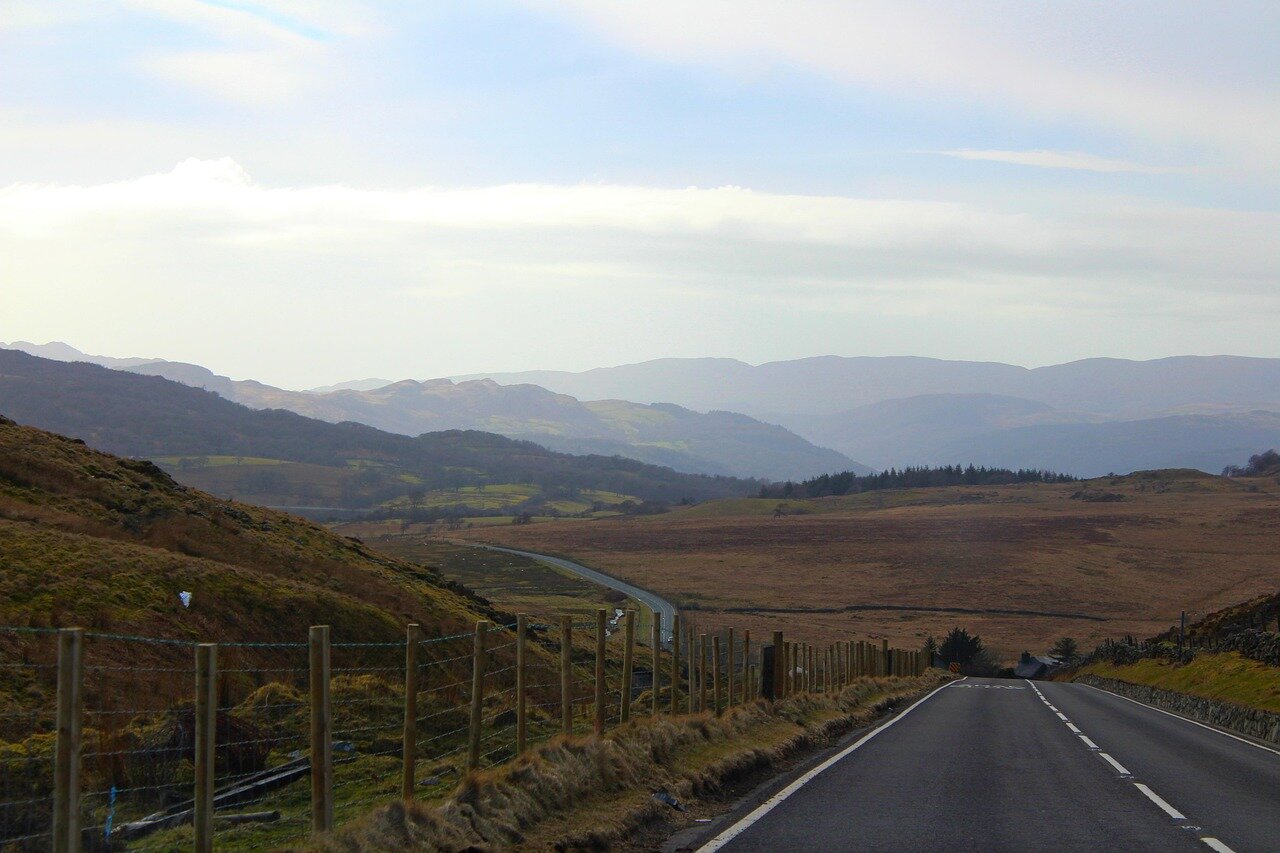 A scenic view of the Welsh countryside serves as the backdrop for Tarantino's filming, highlighting the region's stunning landscapes that enhance the film's visual appeal