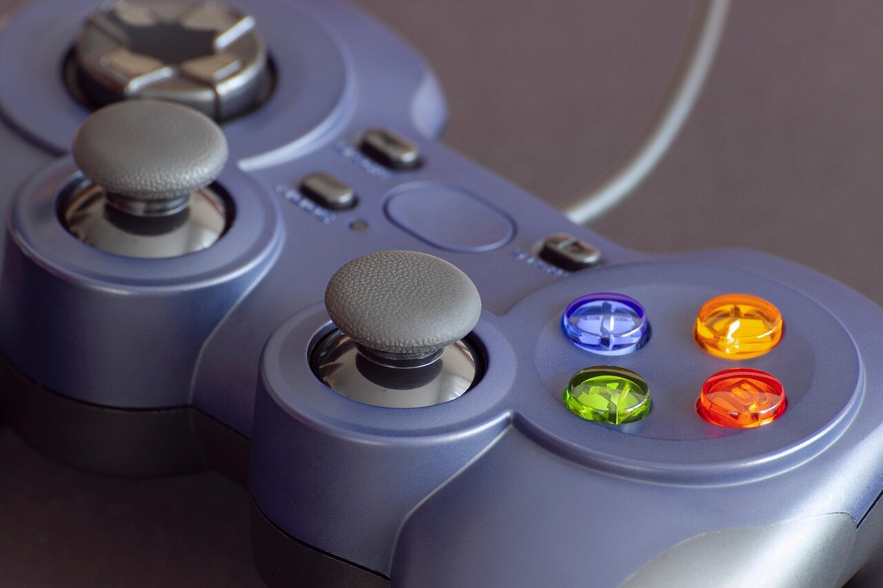 Industry analysts discussing the implications of Xbox's workforce changes on the gaming market