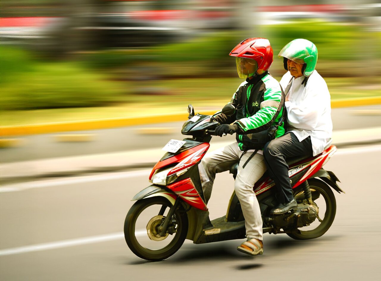 Employees at Gojek's office expressing concern over job security amid the founder's legal troubles and potential organizational changes
