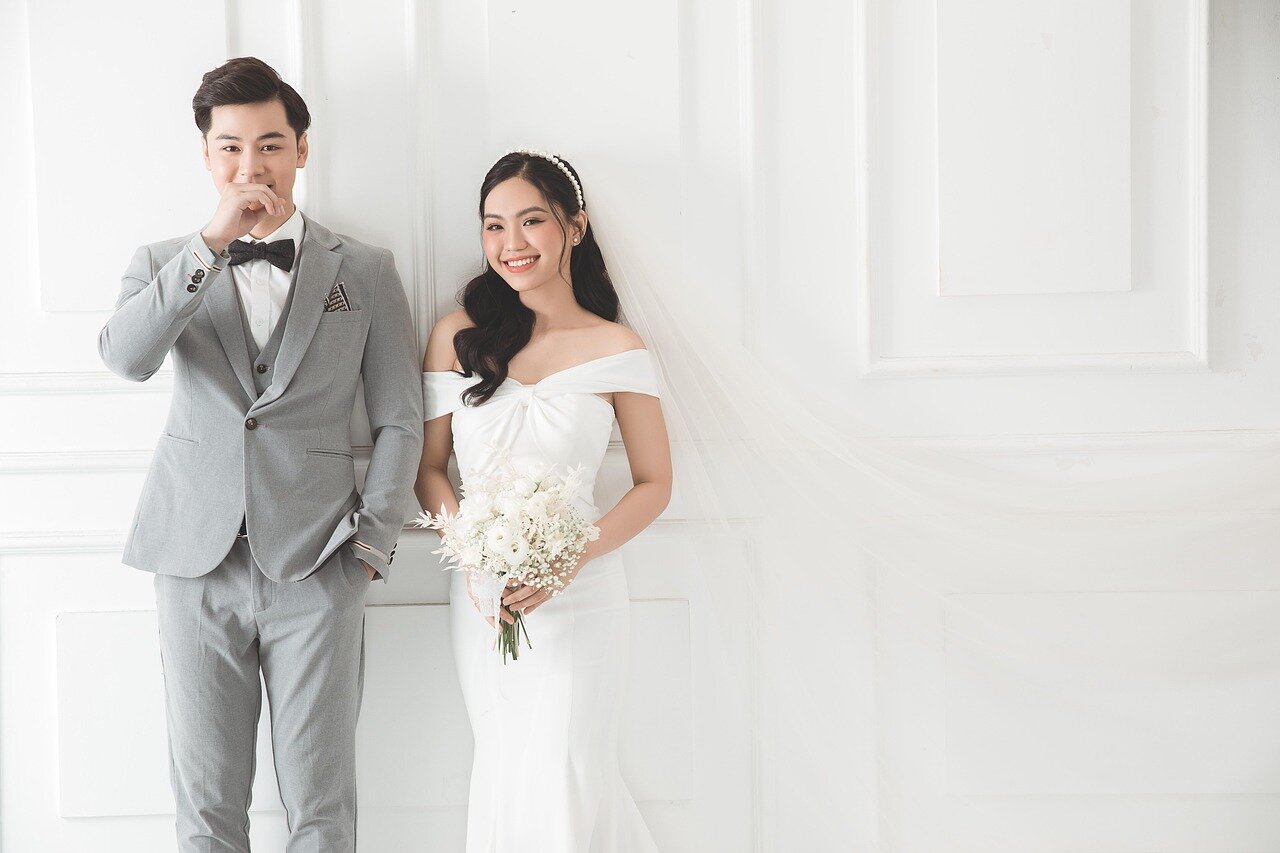 A couple shares a lighthearted moment, embodying the film's blend of humor and heartfelt connection amid relationship challenges